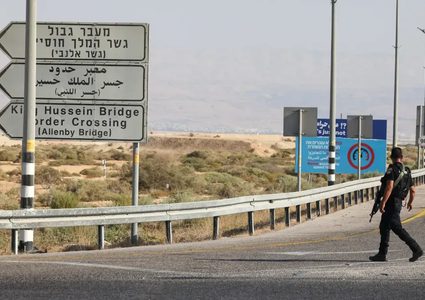 نتنياهو يقرر اعادة فتح جسر البضائع