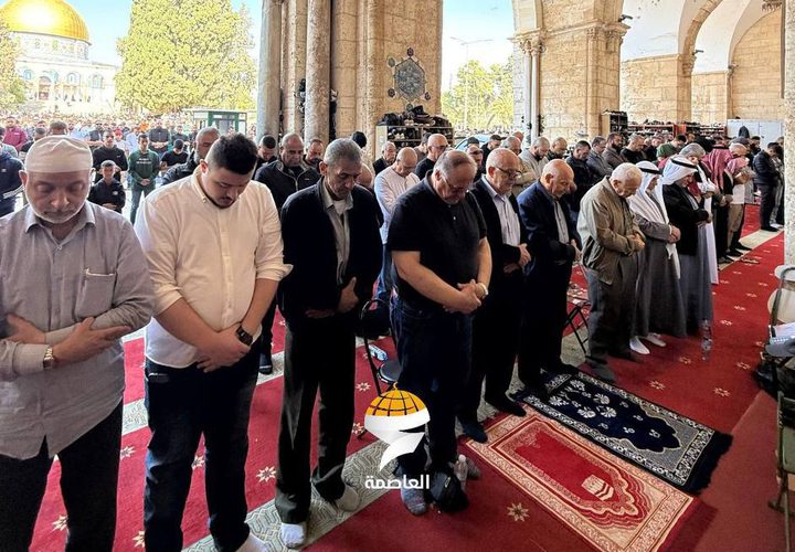 عشرات الآلاف يصلون الجمعة في المسجد الأقصى المبارك رغم تضييقات وعراقيل الاحتلال في محيطه