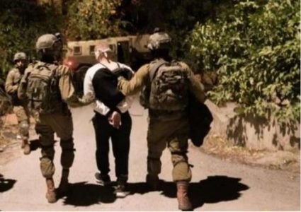 الاحتلال يعتقل 5 مواطنين بينهم طفلان وسيدة من محافظة قلقيلية