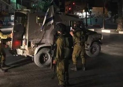 الاحتلال يطلق قنابل الغاز تجاه المركبات عند المدخل الشرقي لقلقيلية