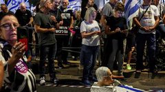 تظاهرة امام منزل الرئيس الاسرائيلي رفضا للعفو عن نتنياهو