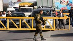 الاحتلال ينصب حاجزا عسكريا عند مدخل ترمسعيا شمال رام الله