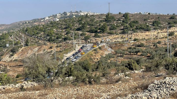 الاحتلال يغلق حاجز عطارة شمال رام الله ويعيق حركة المواطنين