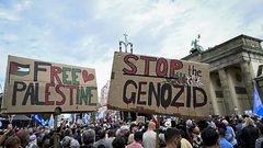 مظاهرة في نيويورك يحتشدون دعماً لغزة وللمطالبة بحظر الأسلحة عن إسرائيل