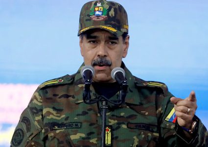 مادورو يتهم واشنطن بالسعي للسيطرة على نفط فنزويلا عبر حشد عسكري في الكاريبي