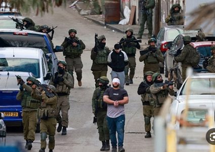 الاحتلال يحتجز 44 مواطنا من بلدتي بيت فجار والعبيدية في بيت لحم