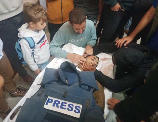 استشهاد مواطن وإصابة صحفي في خان يونس