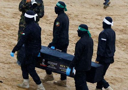 مكتب نتنياهو: تل أبيب تستعد لتسلم عينات من غزة لجثماني أسيرين