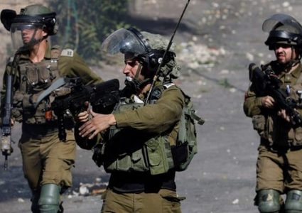 الاحتلال يعتدي على مواطن خلال اقتحامه منزلا جنوب نابلس