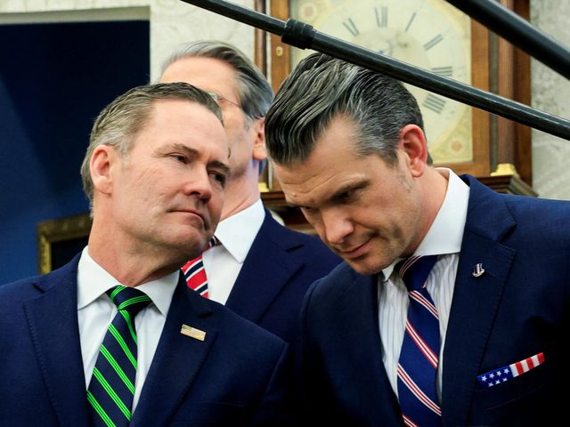 قضية هيغسيث و"سيغنال" تعود للواجهة.. التقرير يصل للكونغرس