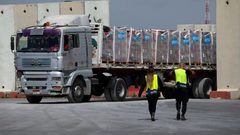 شاحنة من الخيام وصلت الى غزة بعد عام من إرسالها