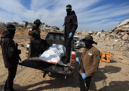 المقاومة في غزة تسلم جثة أسير إسرائيلي عثر عليها شمال القطاع