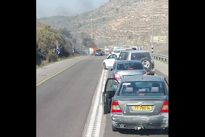 (محدّث) إصابة مواطن وابنته وحرق مركبتهما في اعتداء مستوطنين قرب اللبن الشرقية