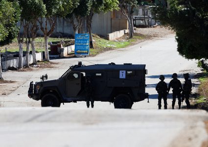 اقتحام مدينة قلقيلية وحظر تجول في حي كفر سابا وتحويل منزل لمركز تحقيق ميداني