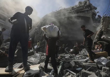 الاحتلال يواصل خروقاته في غزة.. 6 شهداء بقصف الاحتلال خيام نازحين في خانيونس