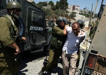 الاحتلال يعتقل مواطنا من بيتا جنوب نابلس