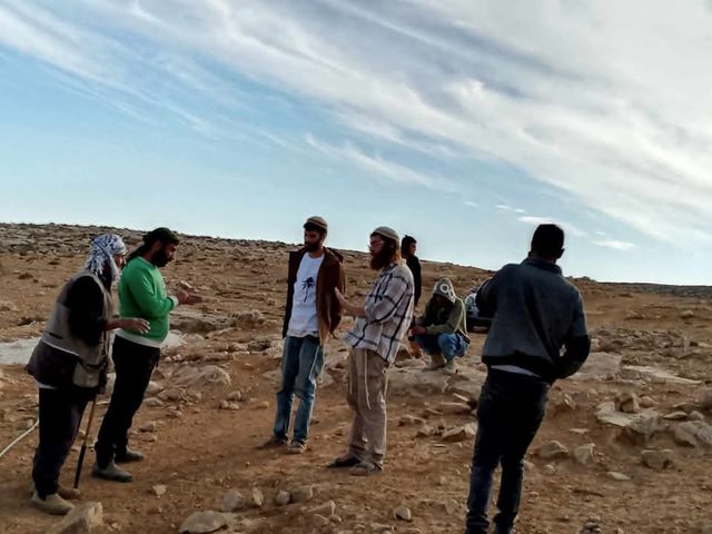 مستوطنون يعتدون على المواطنين شرق طوباس