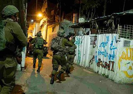 استشهاد مواطنين برصاص الاحتلال في منطقة باب الزاوية وسط مدينة الخليل