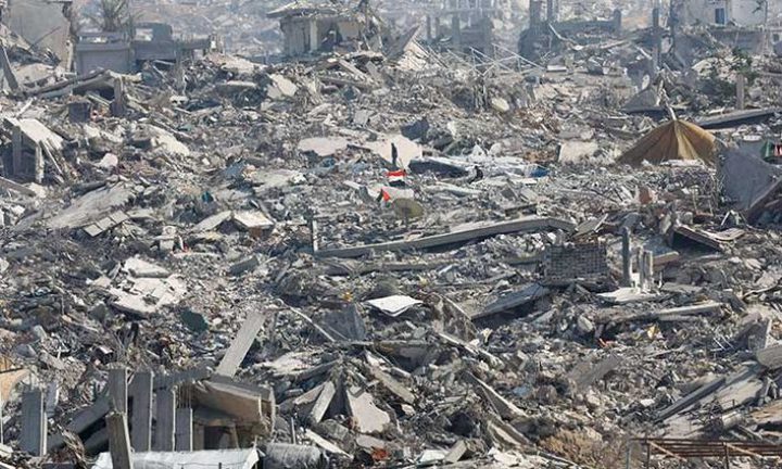 غارات جوية وراء الخط الأصفر وتفجير منازل بالشجاعية وجباليا