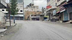 الاضراب الشامل يعم مدينة الخليل تنديدا بإعدام قوات الاحتلال لمواطنين اثنين في منطقة باب الزاوية يوم أمس.