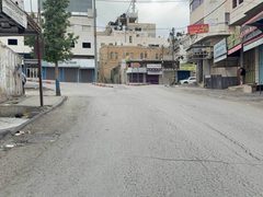 الاضراب الشامل يعم مدينة الخليل تنديدا بإعدام قوات الاحتلال لمواطنين اثنين في منطقة باب الزاوية يوم أمس.