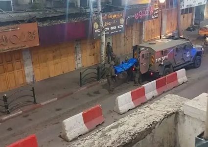 الاضراب الشامل يعم مدينة الخليل تنديدا بإعدام قوات الاحتلال لمواطنين اثنين في منطقة باب الزاوية يوم أمس.