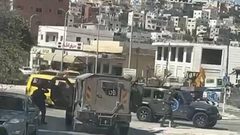 الاحتلال يقتحم بروقين ويحتجز مواطنين