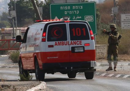 قوات الاحتلال تعتقل طاقم إسعاف عند مدخل البيرة الشمالي