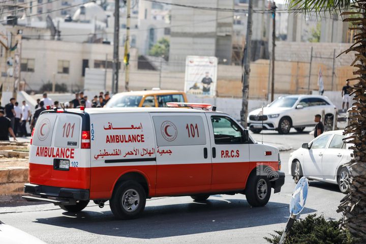 الهلال الأحمر: إصابة شاب بالرصاص الحي قرب جدار الفصل في الرام