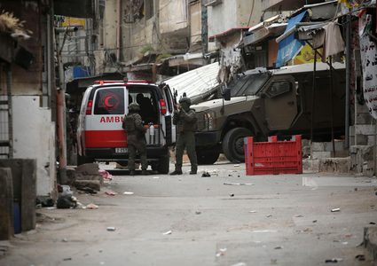 إصابتان احداهما لطفل بالرصاص خلال اقتحام الاحتلال مخيم الأمعري جنوب رام الله