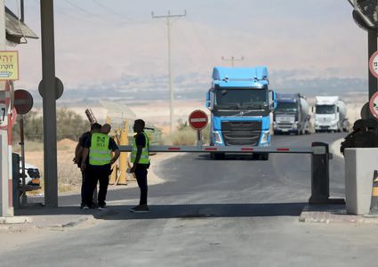 إسرائيل: معبر الكرامة التجاري سيفتح غدًا