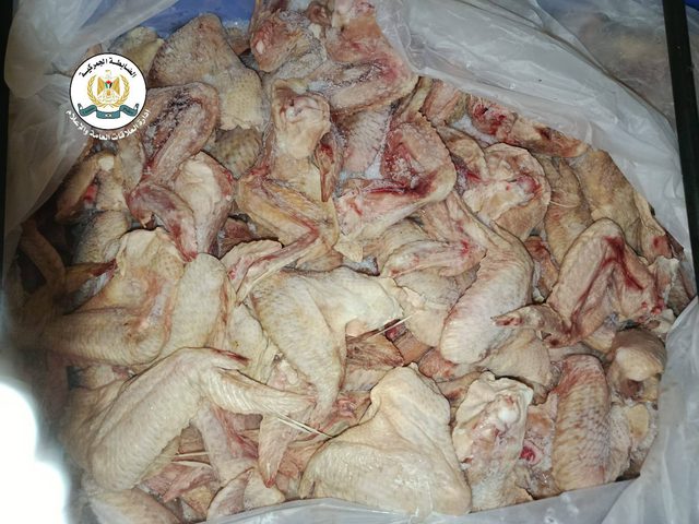 ضبط 2.5 طن دجاج مجمد فاسد في رام الله