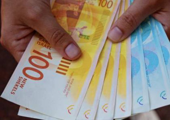 المالية: رواتب الموظفين يوم غدٍ الخميس بنسبة 60% وبحد أدناه 2000 شيكل