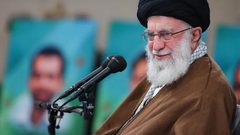 خامنئي يدعو لمواجهة «الحرب الدعائية» ونائب قائد الجيش يؤكد: هدفنا الردع لا الحرب