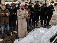 تشييع جثامين عدد من الشهداء، الذين قضوا؛ جراء انهيار مبانٍ متضررة بالقصف الإسرائيلي، بعد الأمطار الغزيرة في غزة.