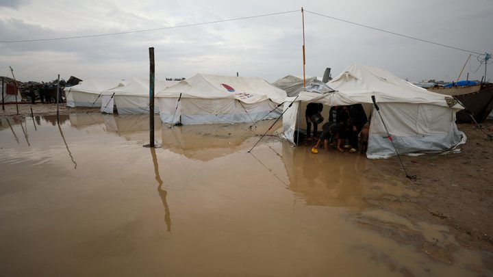 انهيارات منازل ووفيات تتزامن مع غارات جوية وعمليات نسف بقطاع غزة