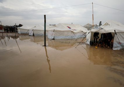 انهيارات منازل ووفيات تتزامن مع غارات جوية وعمليات نسف بقطاع غزة