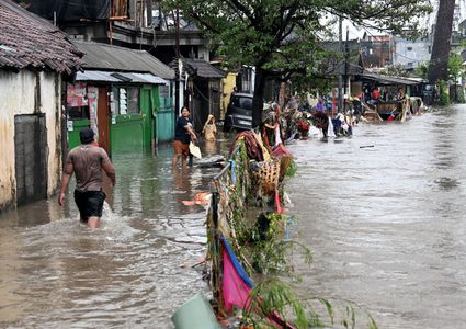 حصيلة قتلى الفيضانات في إندونيسيا تتجاوز الألف