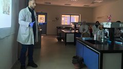 طلبة مساق علم المناعة ينظمون زيارة علمية لوحدة بيت الحيوان