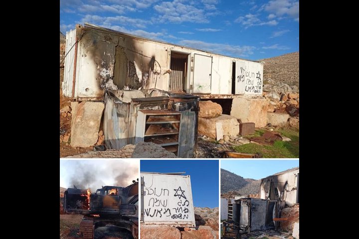 مستوطنون يحرقون كرفانًا وجرافة ويخطون شعارات عنصرية في كفر مالك شرق رام الله
