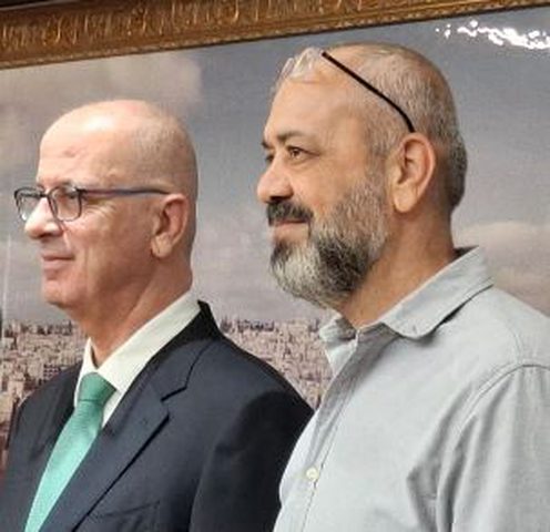 إلى الأخ الكبير، وأستاذي الفاضل، وعَلَمي ومعلمي الدكتور رامي الحمدالله