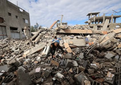 غارديان: شركات أميركية تتسابق للربح من إعادة إعمار غزة