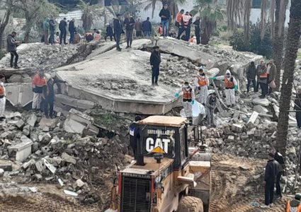 بدء عمليات انتشال جثامين الشهداء من تحت أنقاض مدينة غزة