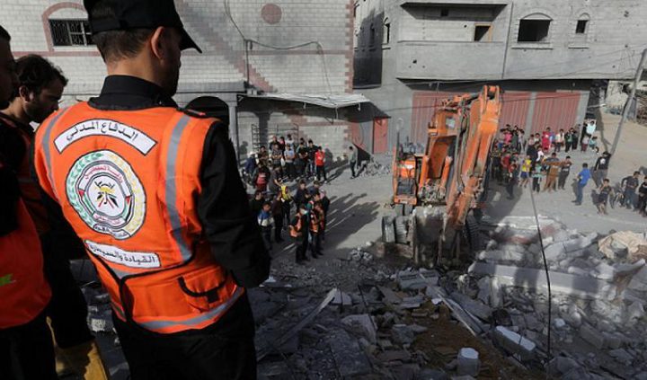 الدفاع المدني: انتشلنا جثامين 30 شهيدًا من عائلة سالم غرب غزة