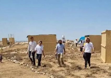 مستوطنون يقتحمون شلال العوجا ويطلقون مواشيهم بين المنازل