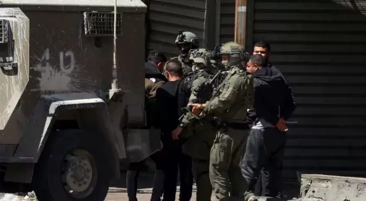 الاحتلال يقتحم الخليل ويعتقل مواطنًا