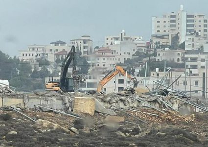 الاحتلال يهدم منزلاً في رافات شمال غرب القدس