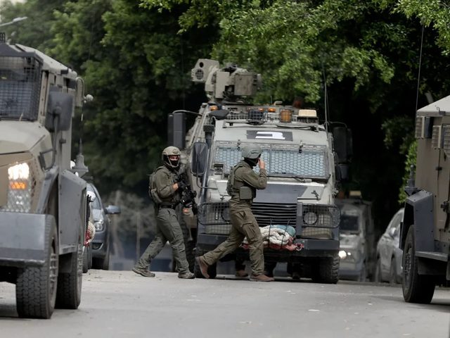 الاحتلال يعتقل 4 مواطنين من مدينة طولكرم