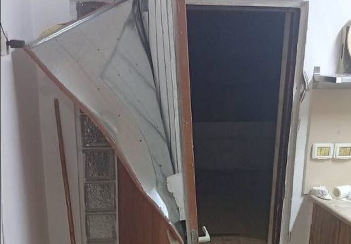 جنود الاحتلال يدمرون منازل المواطنين التي اقتحمتها في ديراستيا قضاء سلفيت وعناتا قضاء القدس.