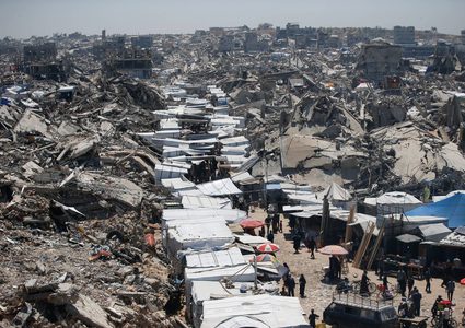 “الصليب الأحمر” يحذر من خطر انهيار المباني المتضررة على المدنيين بغزة